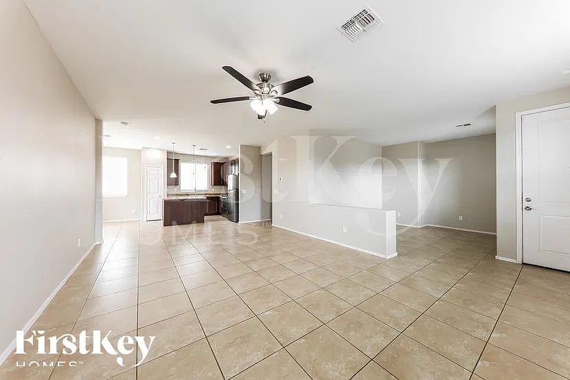 3 bed, 2.0 bath, 1581 sqft, $2,155 — Photo 4