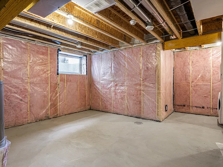 320 Heartland Cres — Photo 41