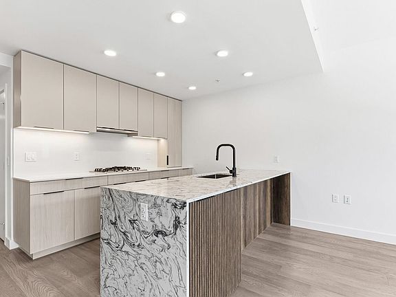 4th image of 3590 W 39th Ave #303