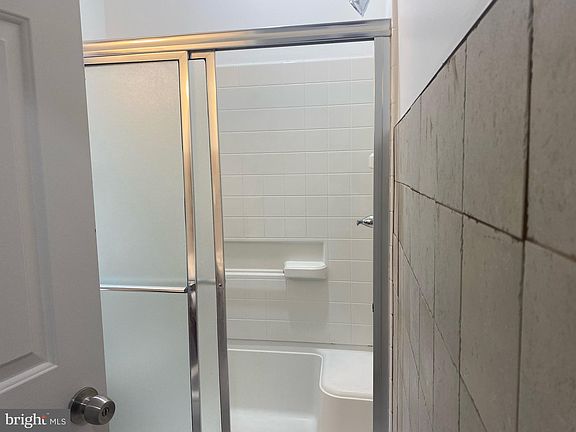 5th image of 1218-20 N Hope St #2