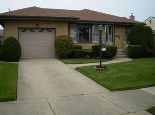 7822 W Crain St, Niles, IL 60714