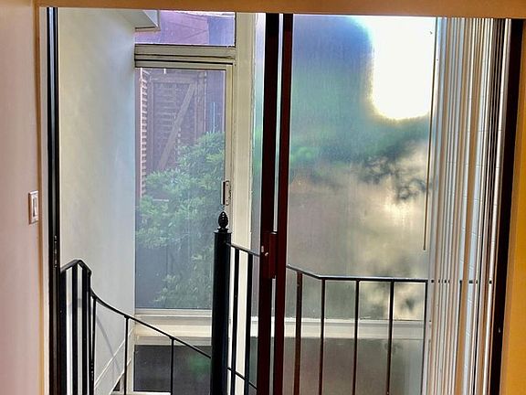 4th image of 114 Pfeiffer St #A