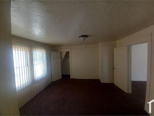 4th image of 2605 S La Salle Ave #2605