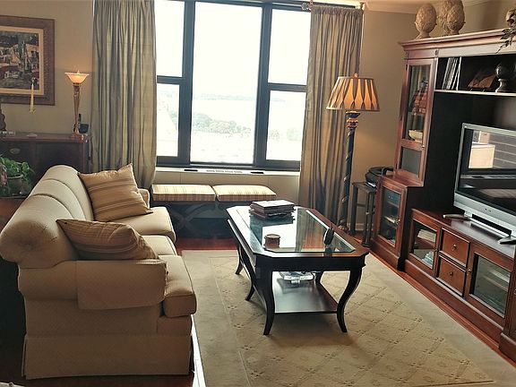 4th image of 3150 N Lake Shore Dr APT 27E