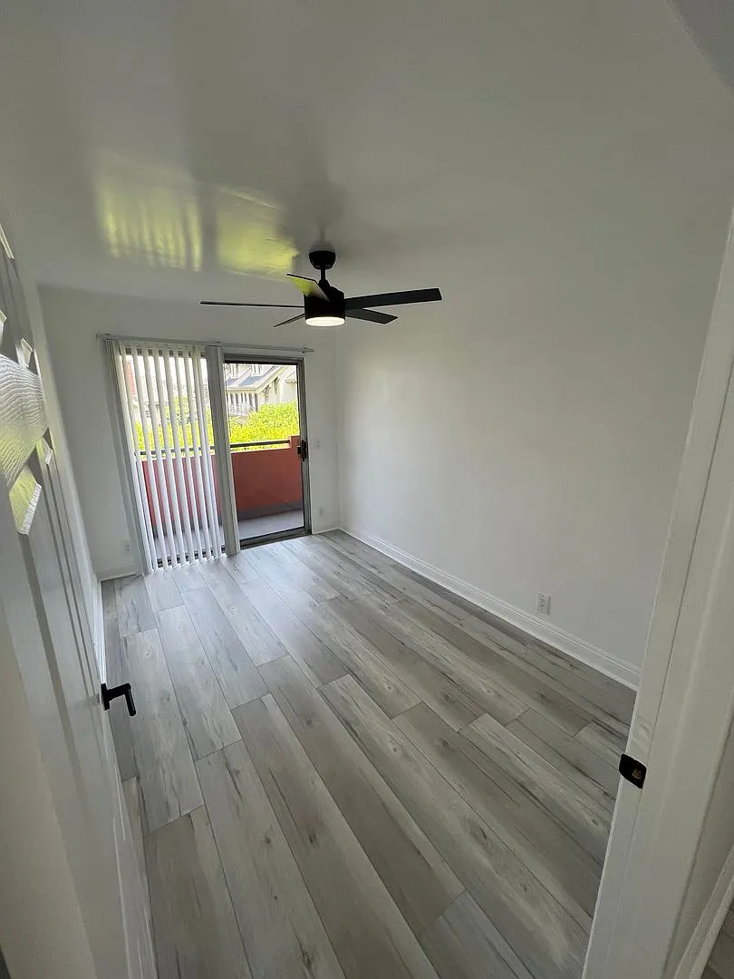 Villa Regency Apartments — Photo 4