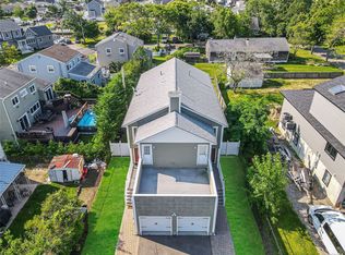 196 Cedar Ln, Babylon, NY 11702