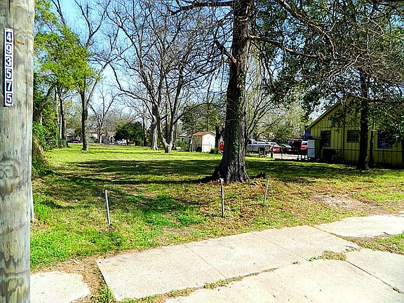  View from the left edge of the property. 209 Tidwell Rd with Excellent access to Major Commercial thorough way and 20,000 sqft Lot Size when combined with 210 Luther St.