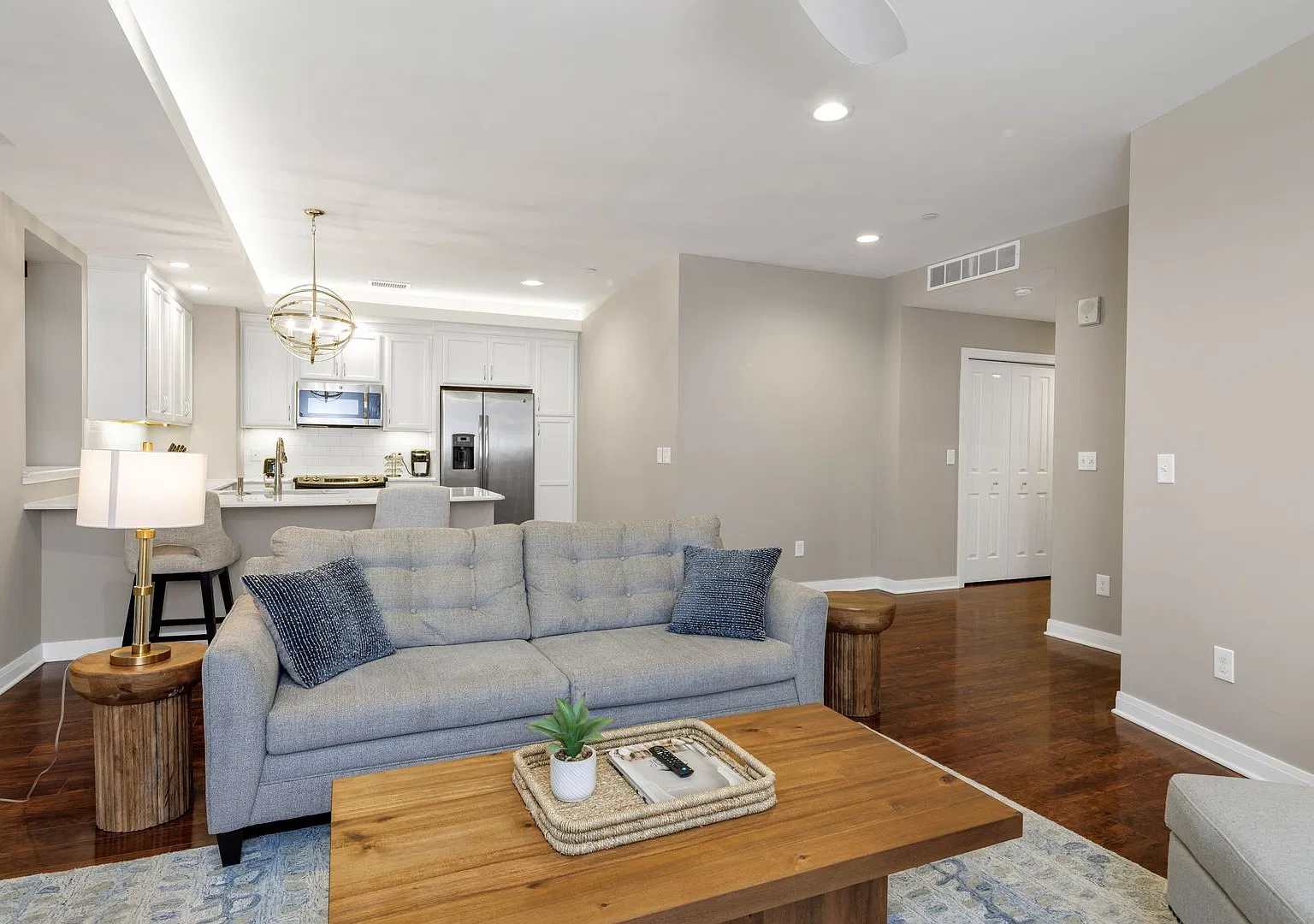 Fully Furnished, Short-Term Option — Photo 2