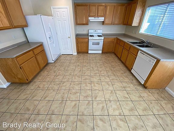 4th image of 1274 Orchard View St