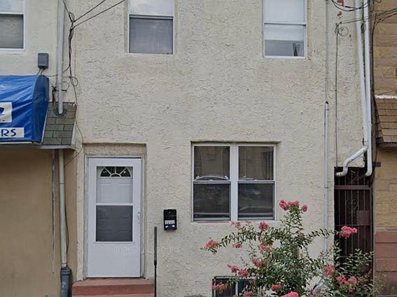 2nd image of 1202 E Columbia Ave