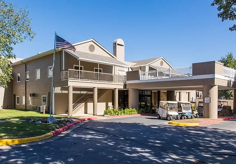Country Club Village — Photo 12