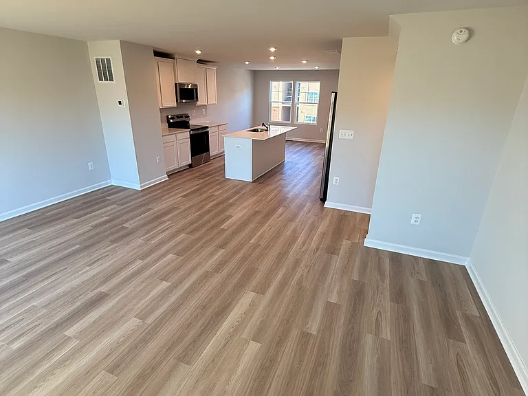 121 Oldfield Dr — Photo 17