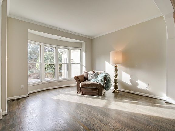 4th image of 710 Parrish Farm Ln