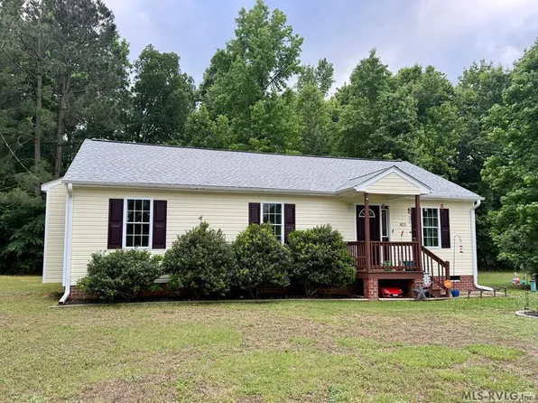 825 Nottoway Ave, Blackstone, VA 23824