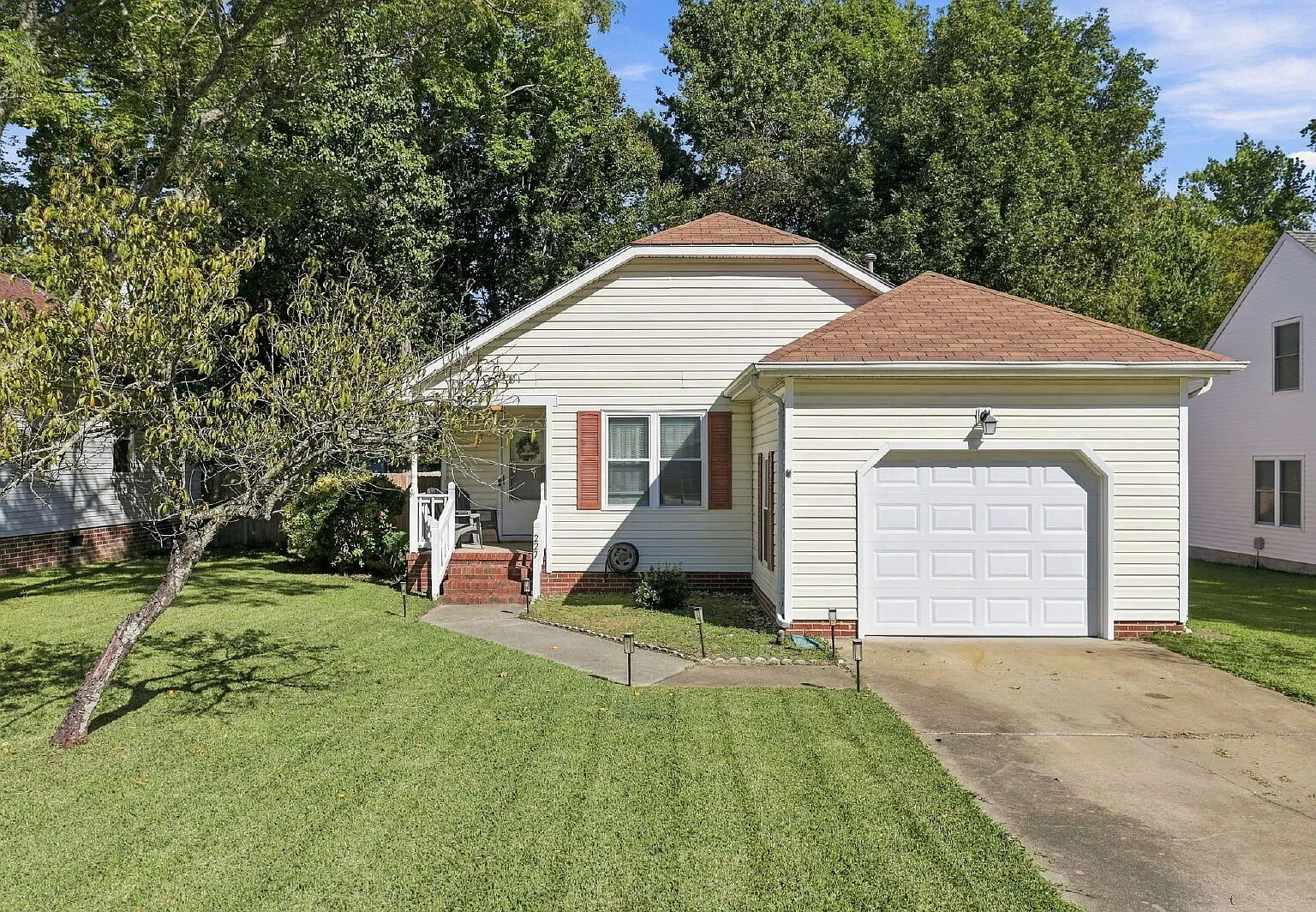 3 bed, 2.0 bath, $2,400 — Photo 1