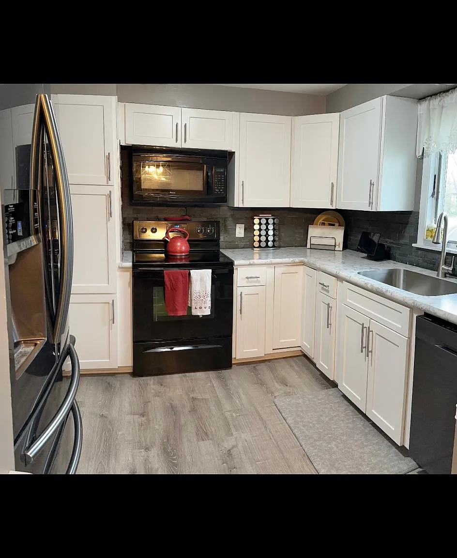 3 bed, 1112 sqft, $2,450 — Photo 3