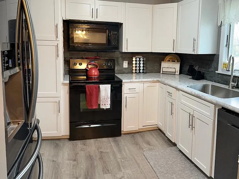 22 Castle Ct — Photo 3