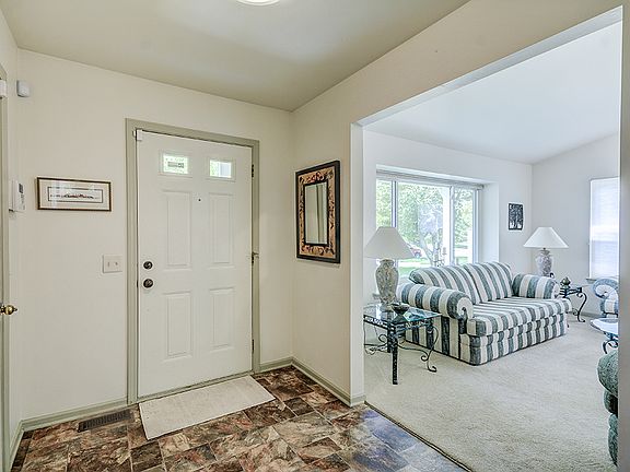 3rd image of 8120 Lake Crest Dr