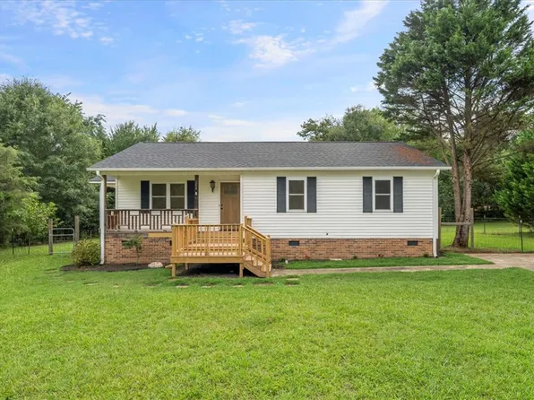 203 Gaston Cir, Westminster, SC 29693