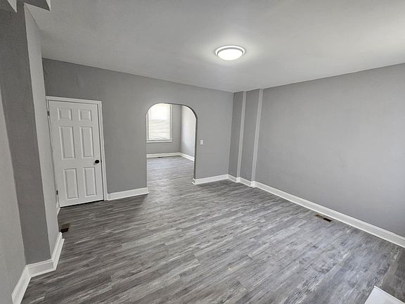 4th image of 3016 Kenyon Ave