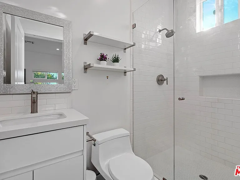 1155 S Rimpau Blvd — Photo 38