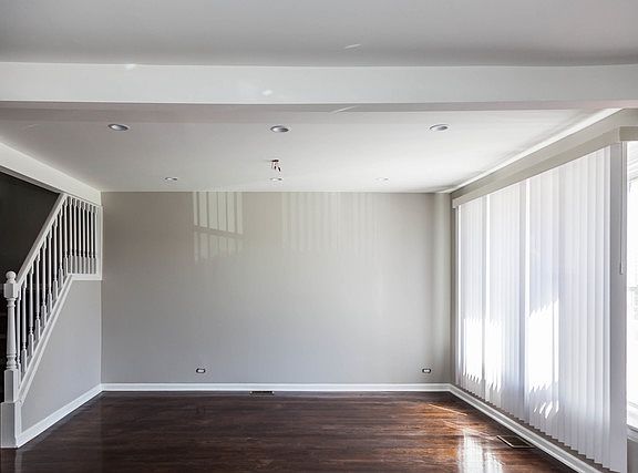 3rd image of 7722 S Hoyne Ave