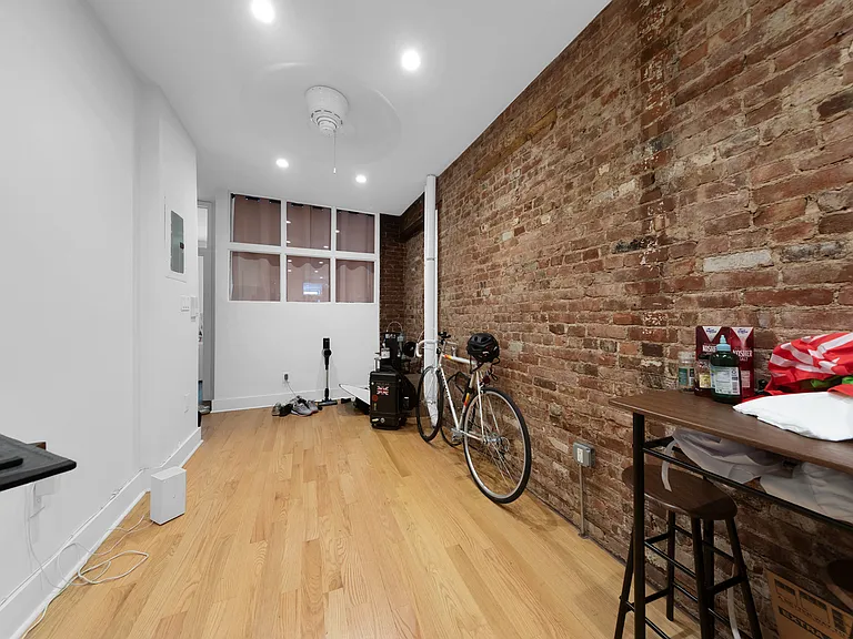 331 S 1st St #2L — Photo 6