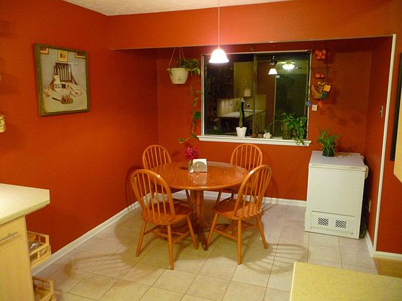 Kitchen eating area