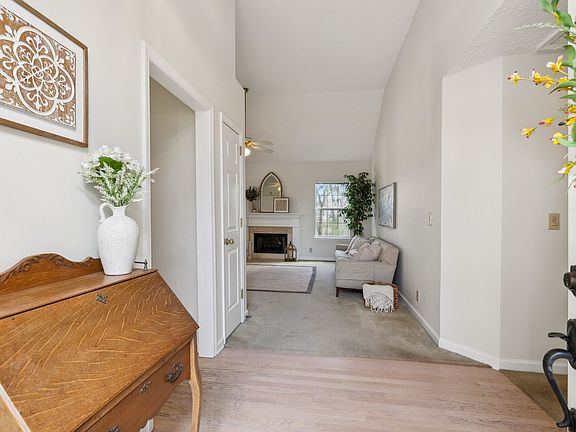 4th image of 402 Essex Park Cir