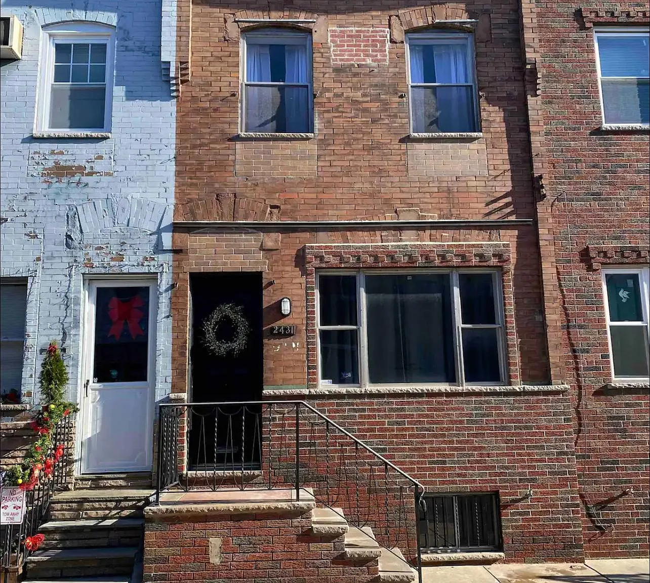 3 bed, 1.5 bath, 940 sqft, $2,100 — Photo 1