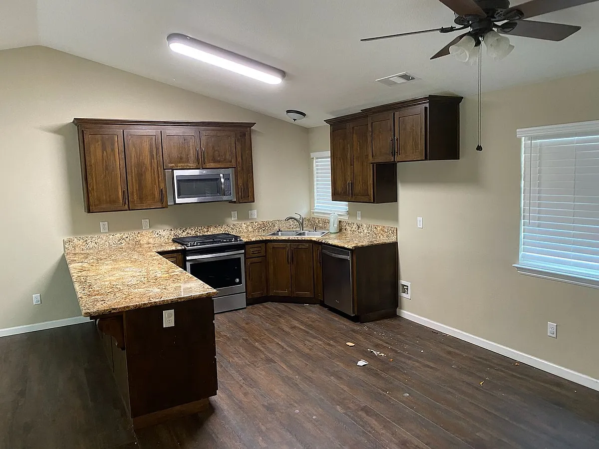 Building Photo - 2336 W Packwood Dr