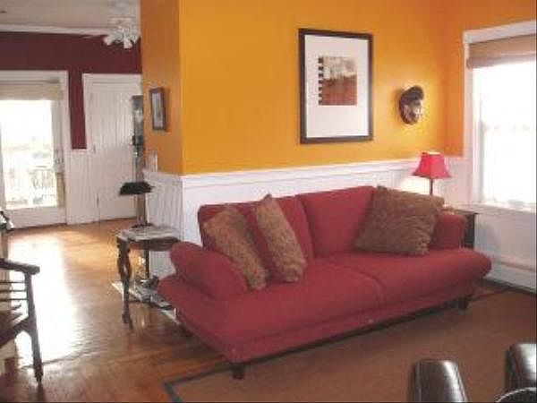 2nd image of 14 Suffolk St #3