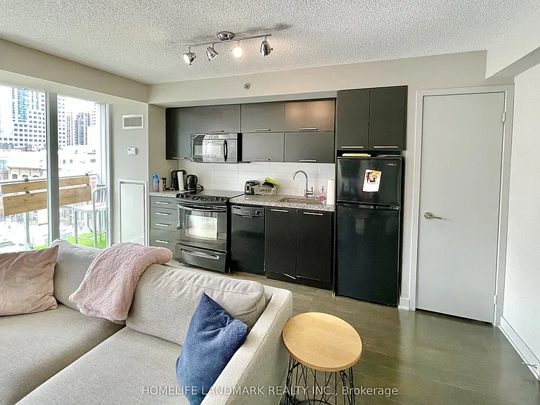 21 Nelson St #608 — Photo 1