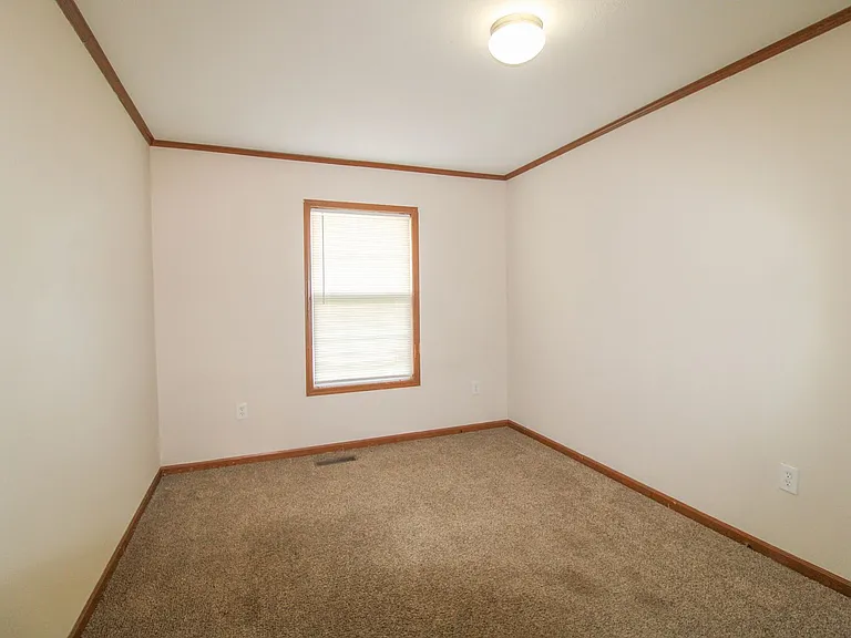 130 Meadows Ln — Photo 21