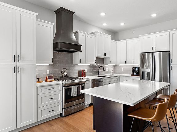 4th image of 517 2nd St #304