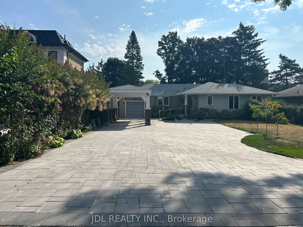 110 Robinson St #A, Markham, ON L3P 1P1