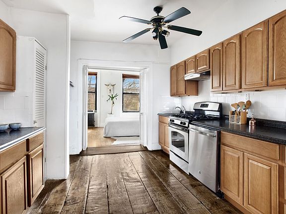 4th image of 424 Atlantic Ave