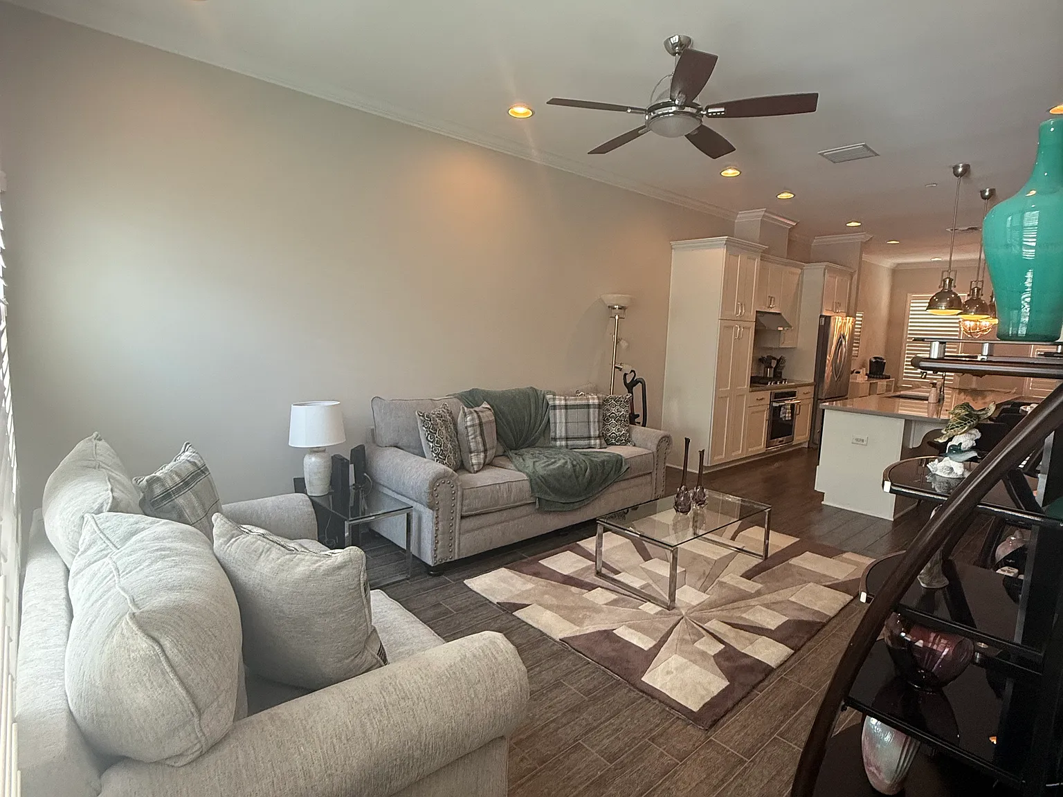 3 bed, 3.5 bath, 2184 sqft, $6,000 — Photo 3
