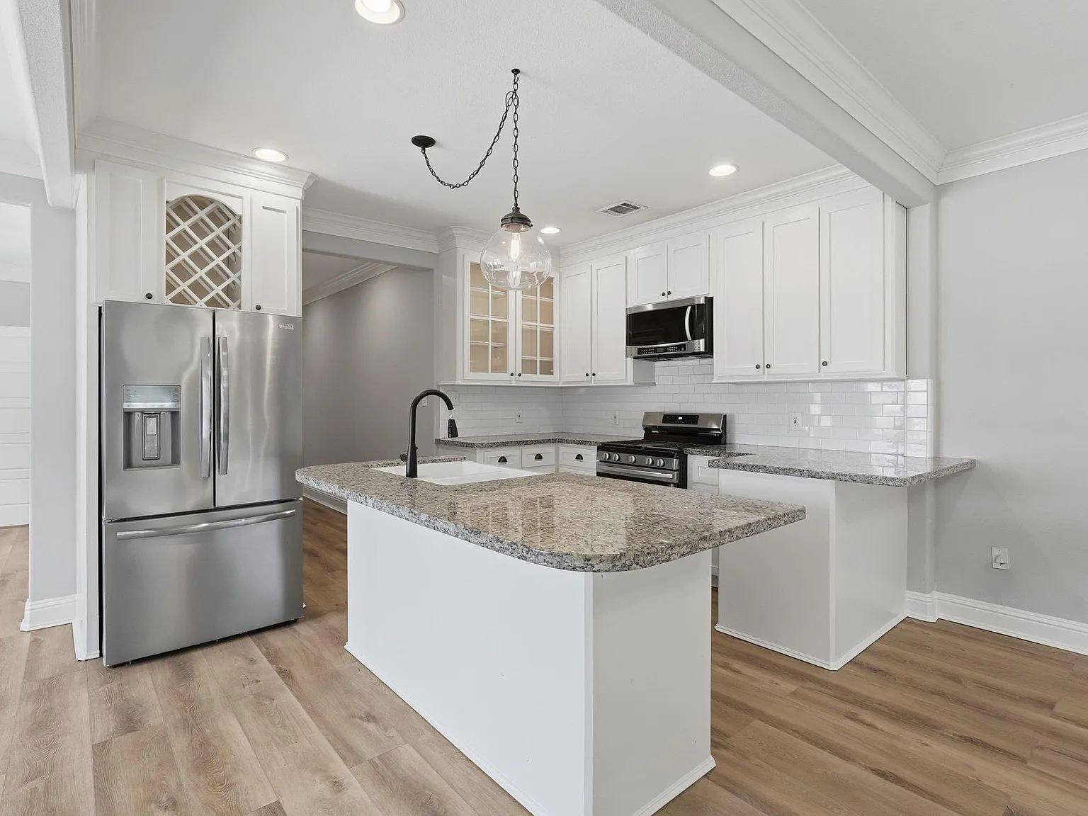 3 bed, 2.5 bath, 2132 sqft, $3,300 — Photo 4