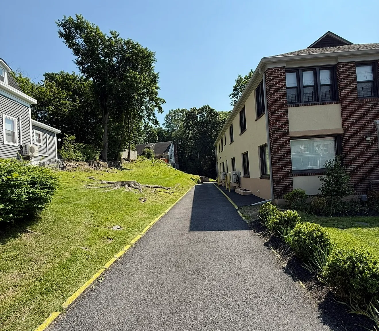 504 Ashford Ave — Photo 2