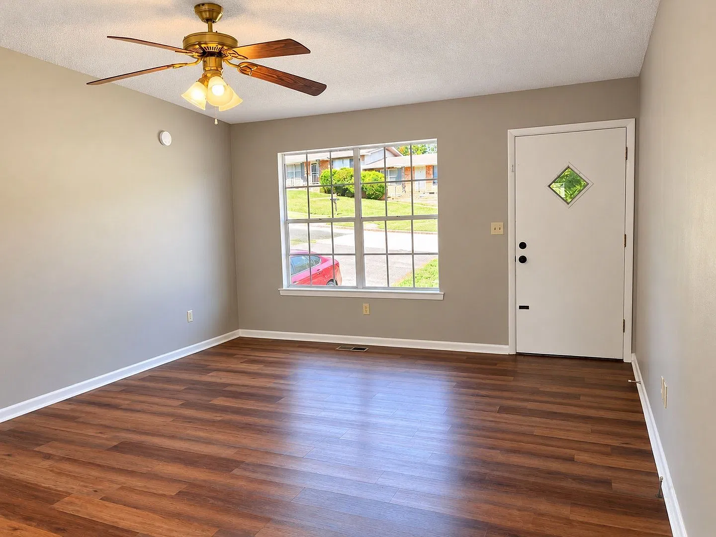 2 bed, 1.0 bath, 900 sqft, $1,150 — Photo 3