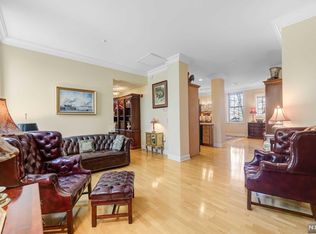 5203 Rio Vista Dr, Mahwah, NJ 07430