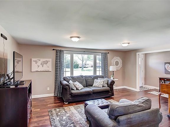 3rd image of 403 Bennert Dr