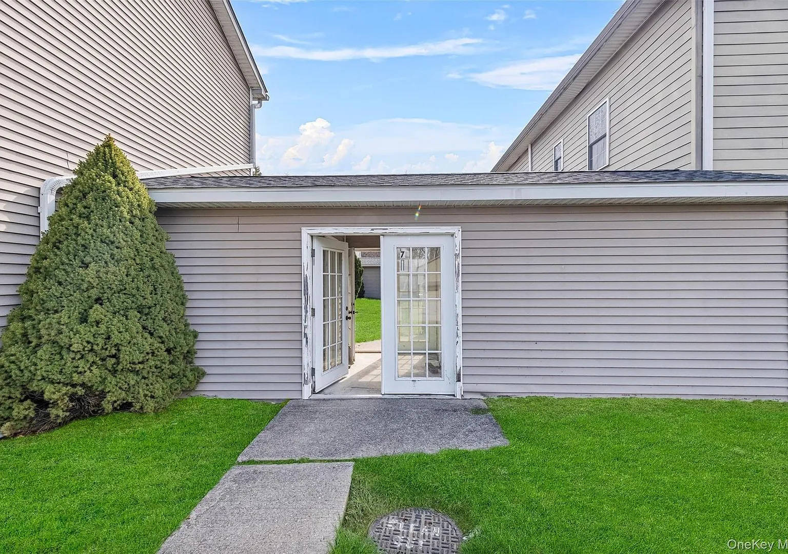 2 bed, 1.5 bath, 1249 sqft, $2,695 — Photo 3