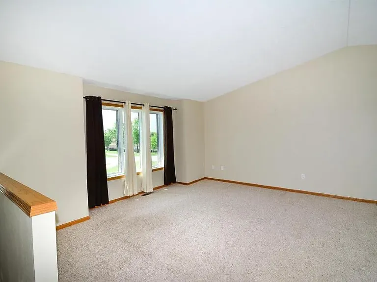 4740 Pines Cir — Photo 10