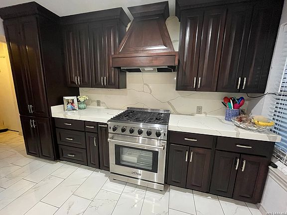 2nd image of 808 E San Pedro Street