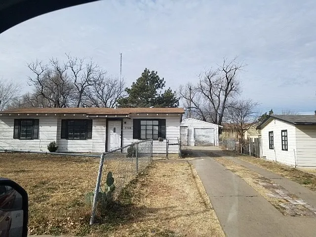 2409 Oak - 1 — Photo 2