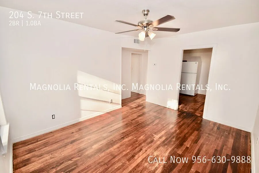 Building Photo - 204 7th St