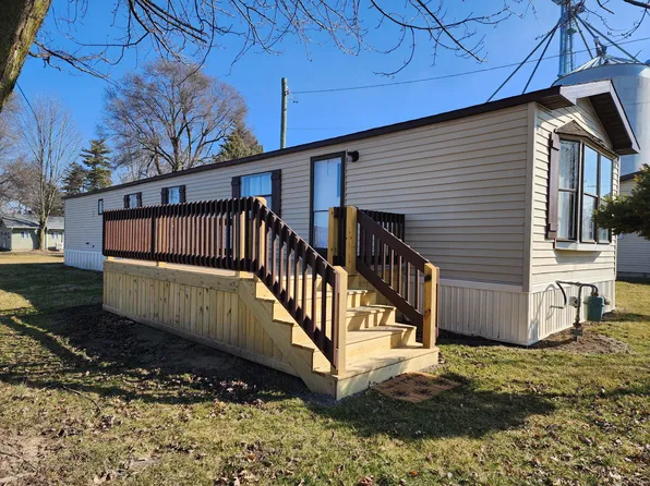 304 Buckeye St W, Belle Center, OH 43310