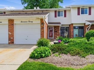 1720 Trent Ct, Wheaton, IL 60189